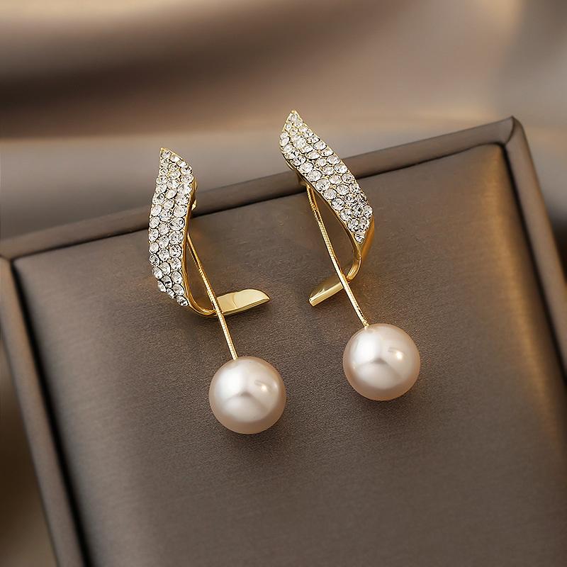 New Fashion Korean White Pearl Drop Earrings For Women Shiny Crystal Exquisite Earrings Wedding Party Engagement Jewelry