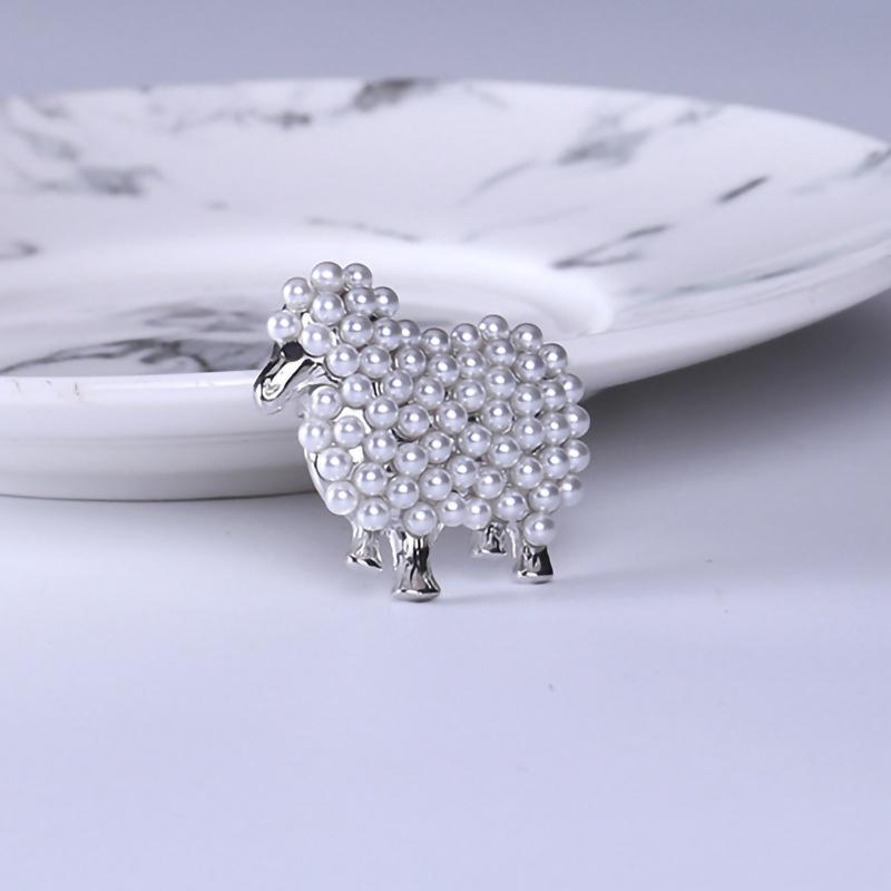SKEDS New Design High-end Fashion Cute Sheep Brooch Personalized Creative Animal Pin Accessories for Women Men Good Gift