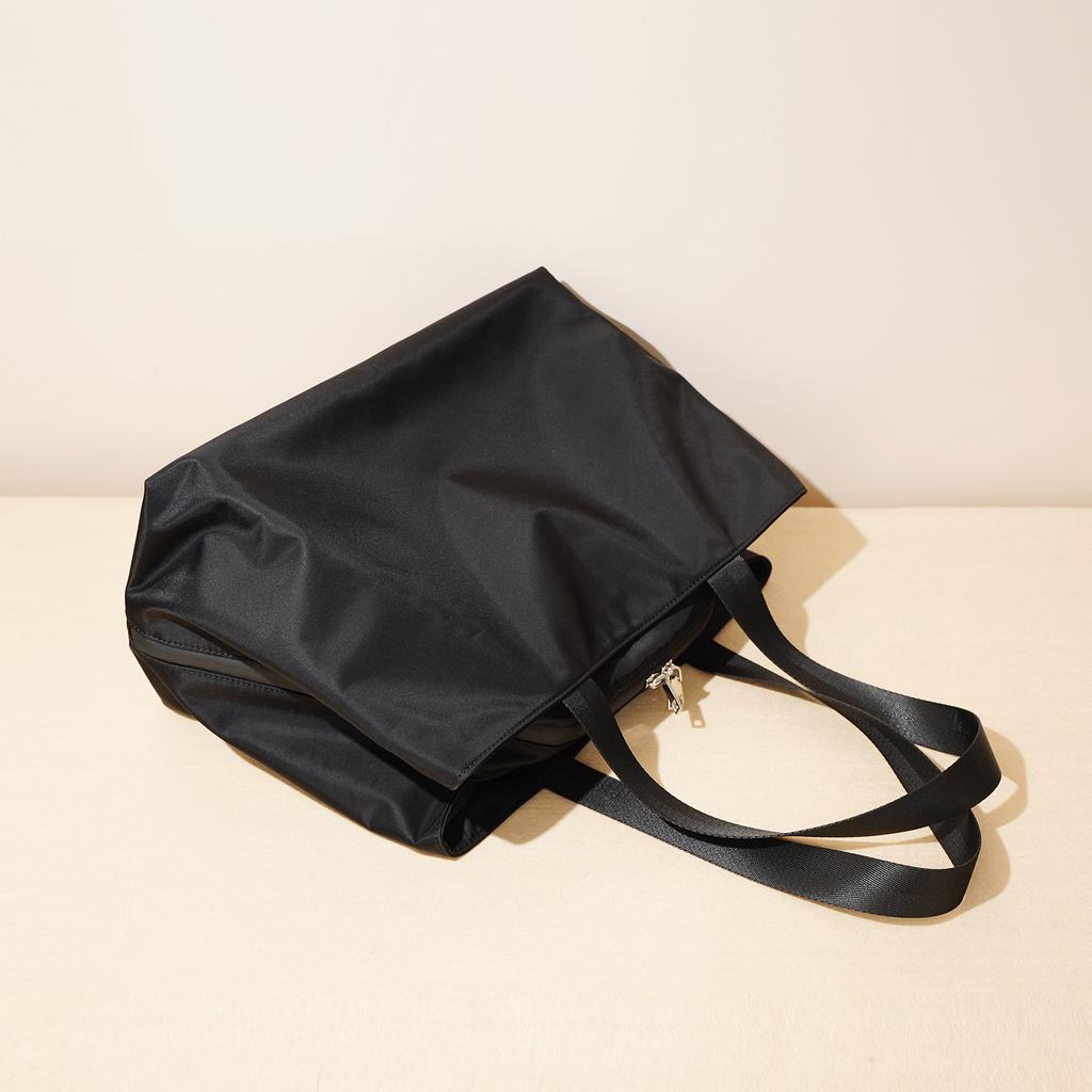 Minimalistische und hochwertige leichte Reisetasche aus Nylon Vielseitige und modische Schultertasche mit großem Fassungsvermögen und mehreren Fächern