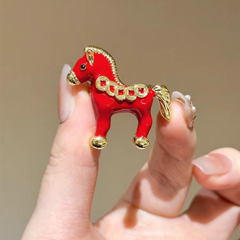 Cute Red Dripping Oil Zodiac Pony Brooches Versatile Animals Horse Corsage Pins Clothing Accessories Year'S Day Gifts