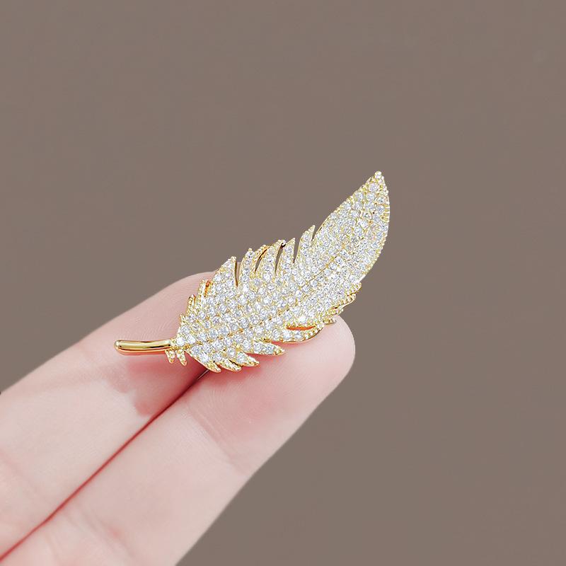 Opal Flash Diamond Bow Small Brooch Versatile Temperament Pin Anti-Light Artifact Fixed Clothes Suit Collar Pin