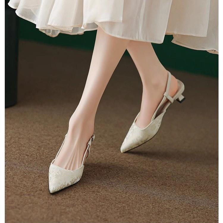 

Босоножки с вышитым носком на каблуке-кошке, летние, новые, вышитые, остроносые, с туфлями-шпильками 40