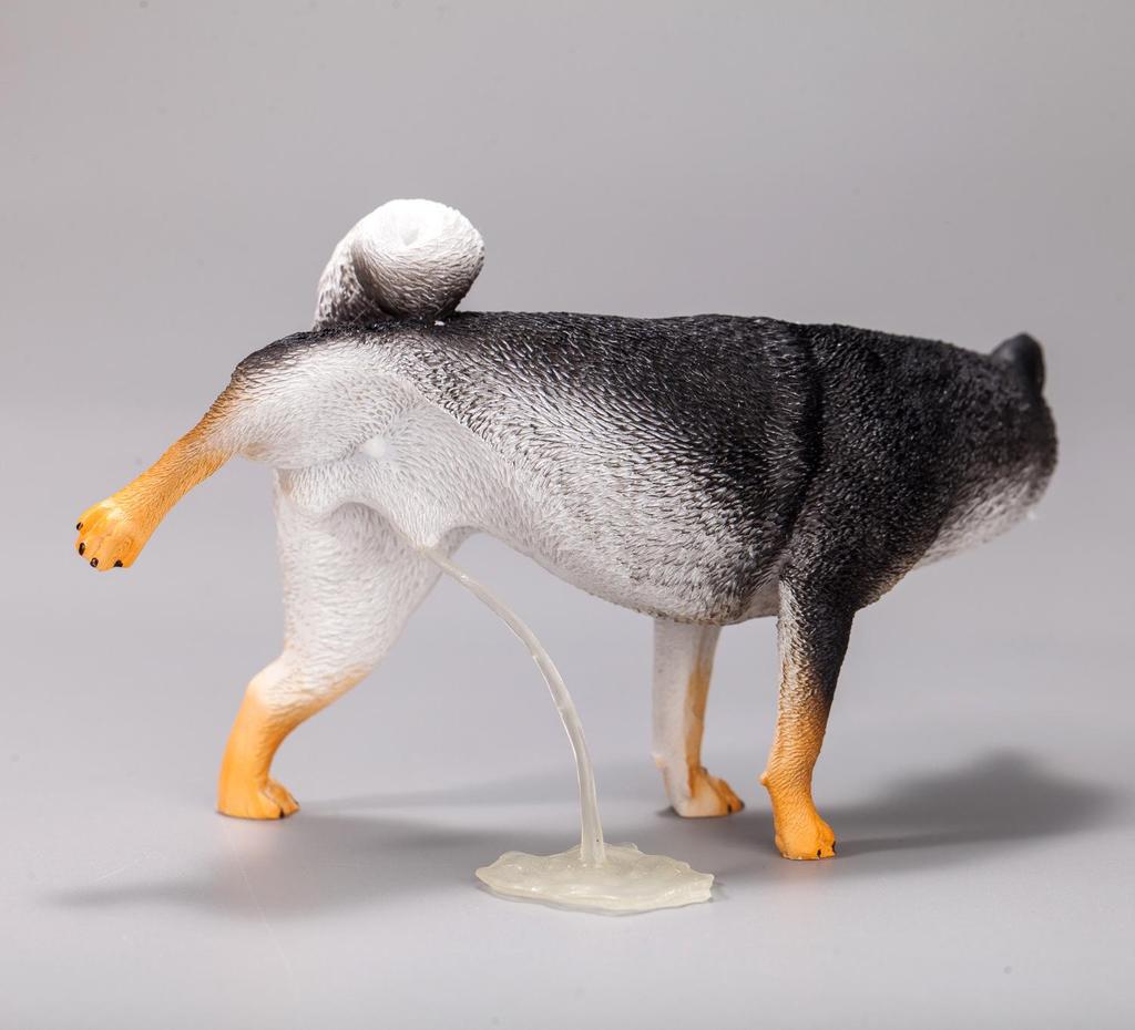 Shiba Inu Peeing Car Ornament – Creative Puppy Interior Decoration Gift
