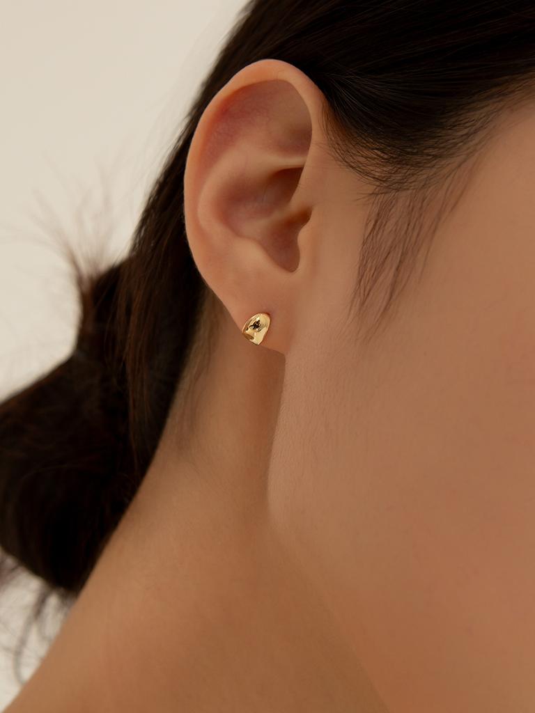 Lunne 14K Moonlight Curve Earrings (14K Gold) Lfe51