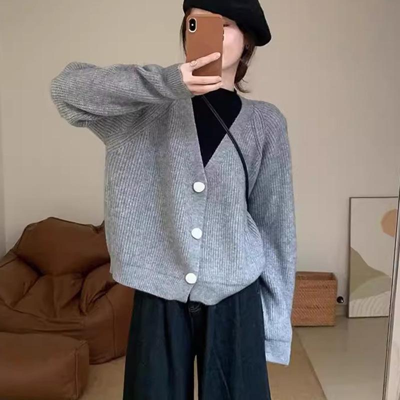 Korean V-neck knitted cardigan women s 2025 autumn and winter new loose lazy wind sweater jacket versatile top women One size