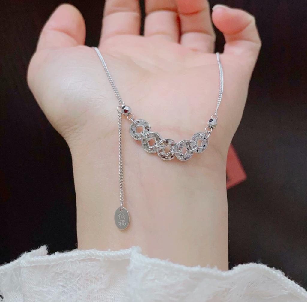 New Broken Ice Five Emperor Coin Wealth Attraction Necklace for Women, Sparkling Exquisite and Versatile New Year's Clavicle Chain