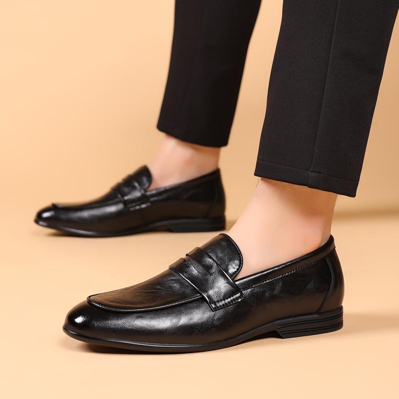 FashionMan Slipper Slip-on Schwarz Runde Zehe Einfarbig Outdoor-Mode Party Hochzeitskleid Täglich Leder Mode Freizeitschuhe Herren