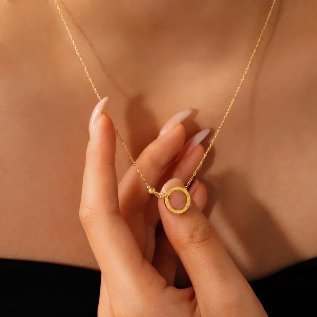 Cold Wind Roman Small Gold Ring Necklace Titanium Steel Collarbone Chain Women'S Niche Design Does Not Fade