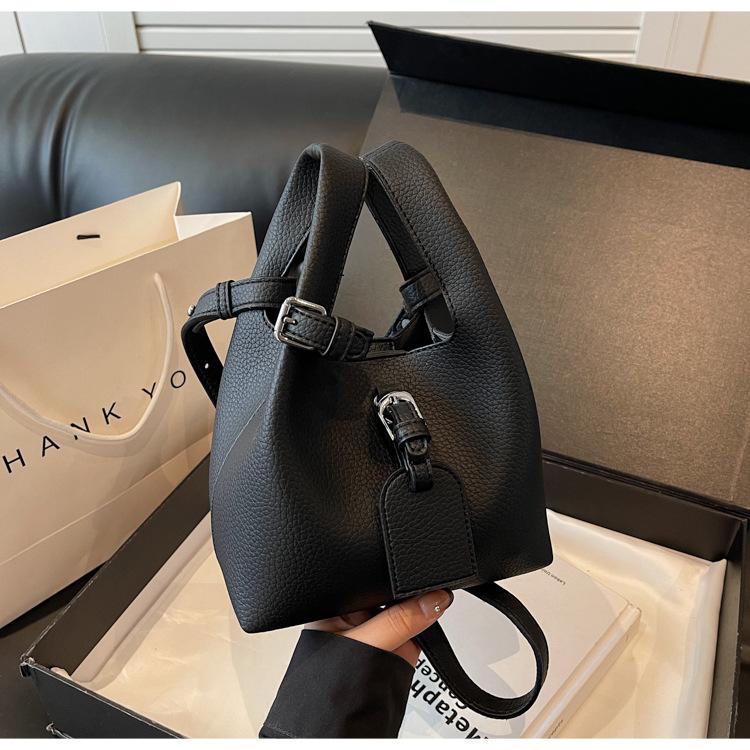 

Модная ретро-сумка-ведро из мягкой искусственной кожи, женская сумка через плечо, модная сумка-корзина для рынка, новинка 2025 года, трендовая сумка-тоут чёрный