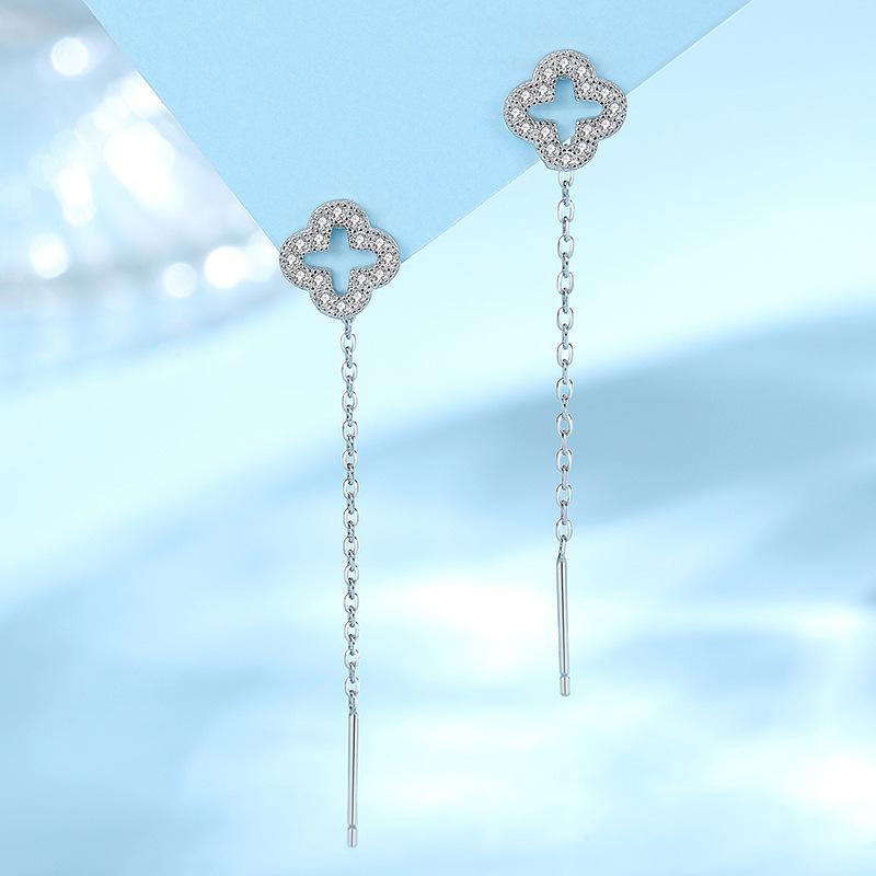Four-leaf Clover Fringed Stud Earrings for Women's Retro Niche Ins Design Sense High-end Versatile Personalized Earrings