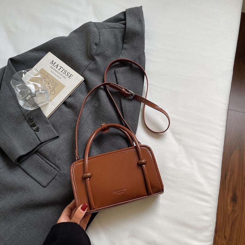 Fashion Trend Handbag Women's 2025 Autumn New Korean Version Ins Trend Simple Foreign Style Small Square Bag Shoulder Bag