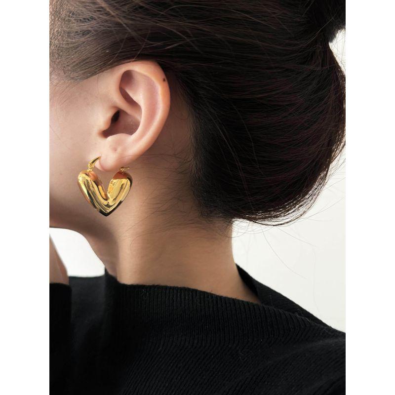 Accessible Luxury Gold Hollow Female Niche Style Design Sense Earrings Gold (Gold Plated)