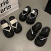 Beautiful thick-soled toe cool slippers women's summer wear 2025 new versatile rhinestone flip-flops non-slip beach shoes