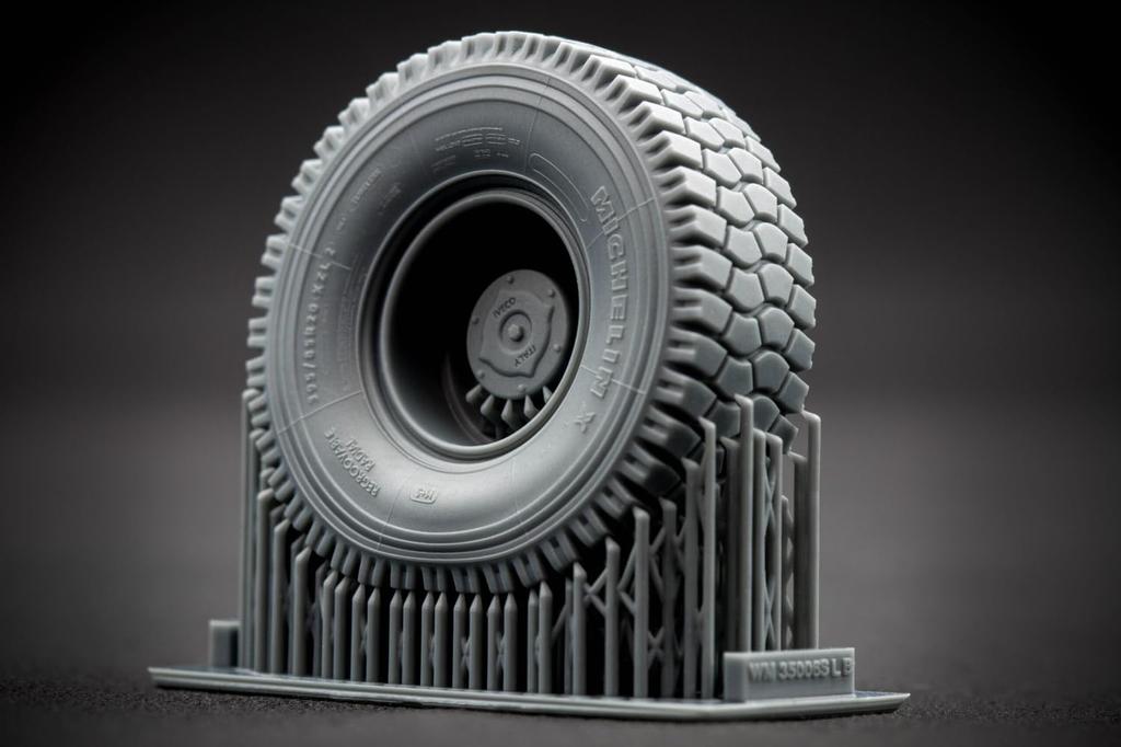 Scale-X 1/35 Ukrainian Armored Vehicle Kozak-2 Weight-Deforming Wheel Set (5 pieces) (for ICM) Plastic Model Parts SCXWM35006S (Military Vehicle)