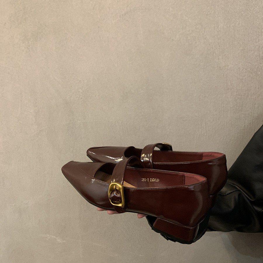 French retro temperament late autumn shallow mouth single shoes fairy fairy new heel 2025 late Mary Jane shoes Korean version low