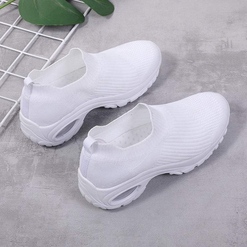 Soft-soled comfortable flat-soled leather shoes Chinese shoes Grandma shoes Spring and autumn mother shoes Single shoes