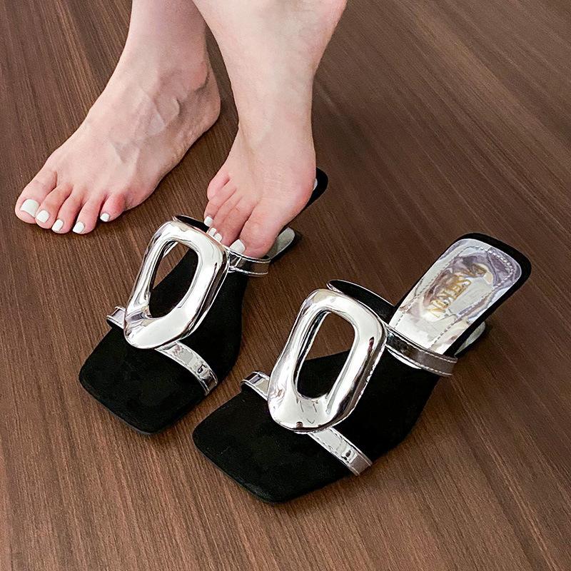 

Шлепанцы Повседневные Слайды Пляжные Тапочки Уличные Металлические Декоративные Тапочки 36 серебро белый