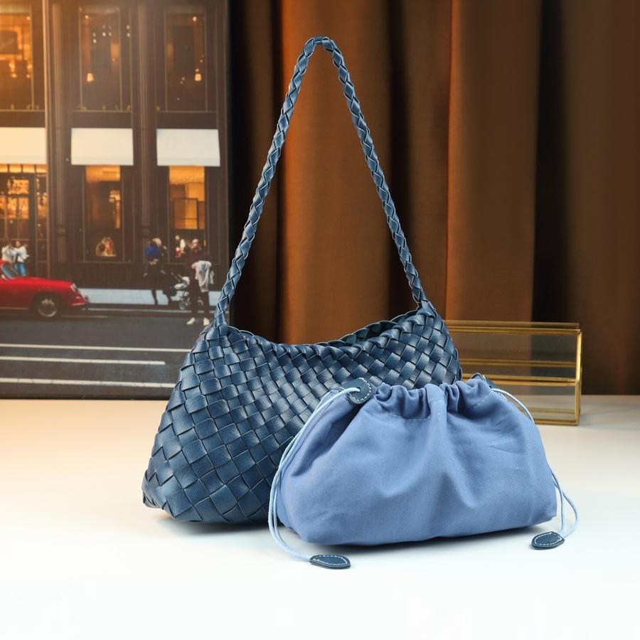 Women's New Handmade Woven Shoulder Crossbody Bag, Simple and Casual Women's Handbag, Armpit Bag, Fashionable New Moon