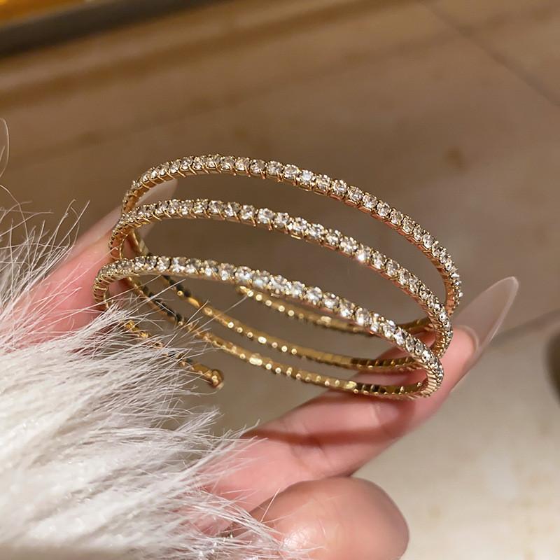 Style Twist Bangle With Rhinestones For Elegant Casual Wear золотой
