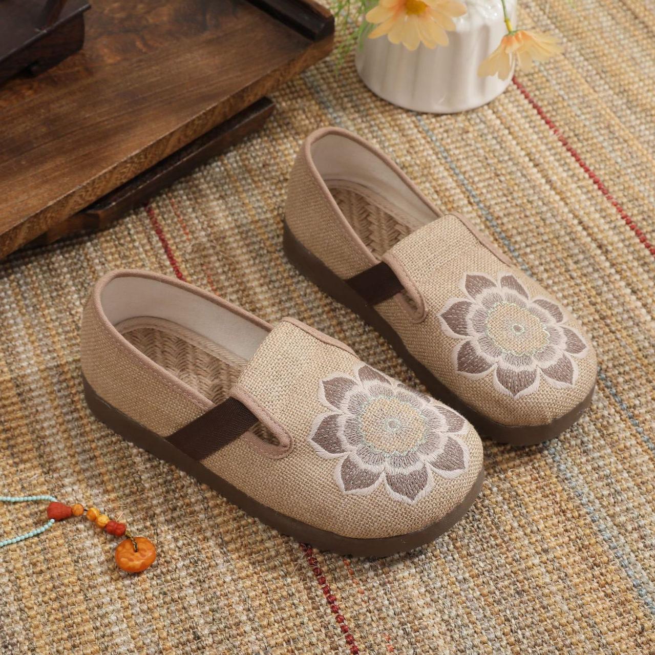 

Жіноче взуття без сліпів Зручні легкі кросівки для подорожей Повсякденна прогулянка Лофери для водіння Робоче взуття з вишивкою для жінок Туфлі з круглим носком 39