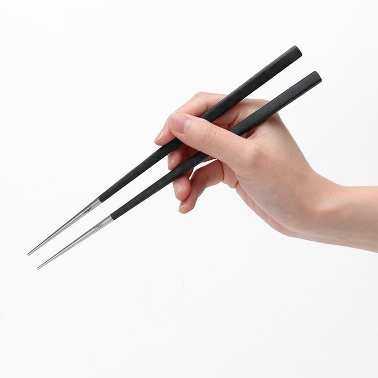 Cutipol KUBE Chopsticks + Chopstick Rest Set Black Silver KU39 22cm Chopsticks 6cm Chopstick Rest Stainless Steel Resin