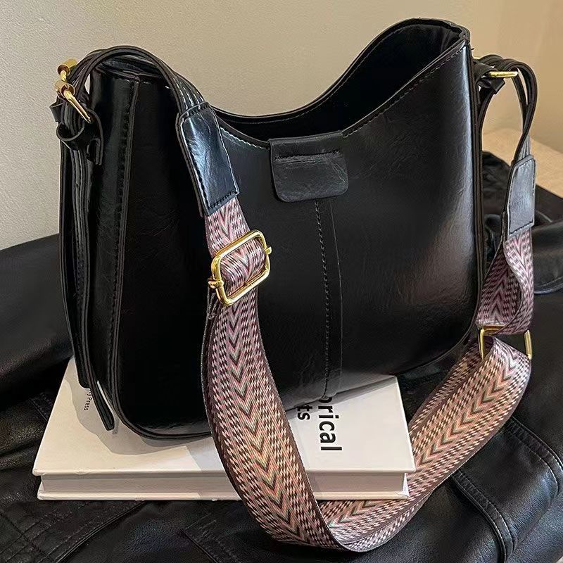 Ladies' New Trendy Fashion Crossbody Bag Retro This Year's Popular Wide Band Single Shoulder Bucket Bag