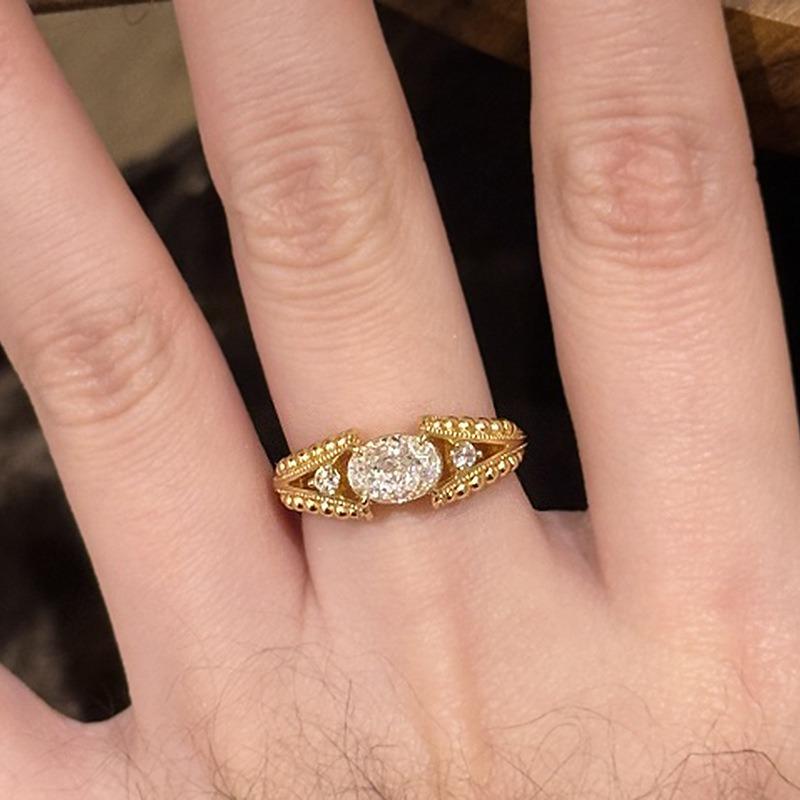 Classic diamond studded ice flower oval gem Ring new in light luxury exquisite and beautiful rings for women wedding resizable