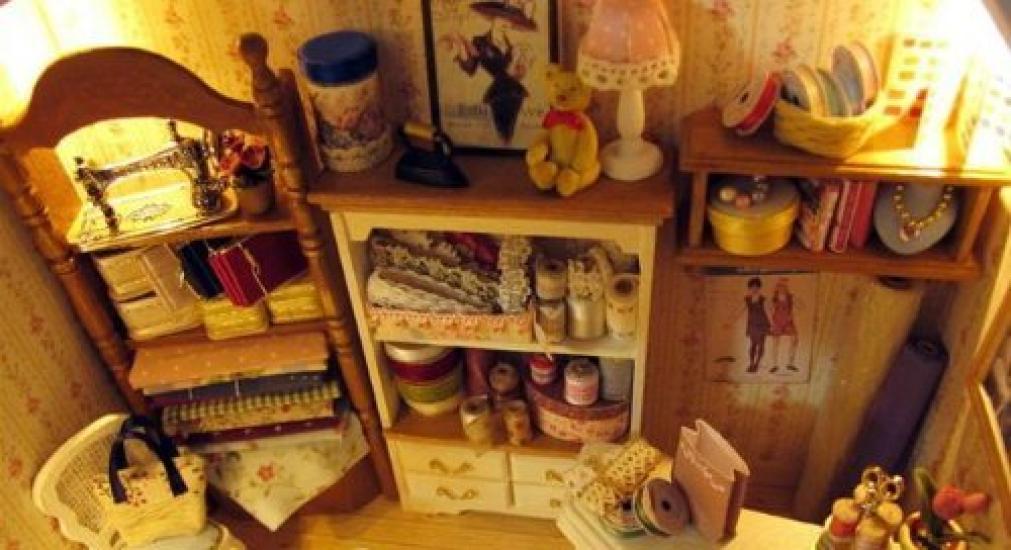 Dollhouse DIY Kit Set Miniature European Travel Diary Dressmaking Shop PT-ETJ02