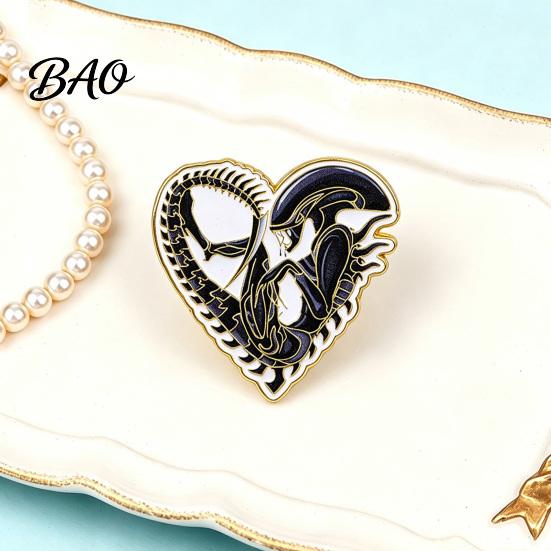Aliens Badge Brooch Love Heart Brooch, Shape Enamel Lapel Pin, Clothing Pin Accessories for Daily Wear Parties Dates, Gift Sci-Fi Lovers