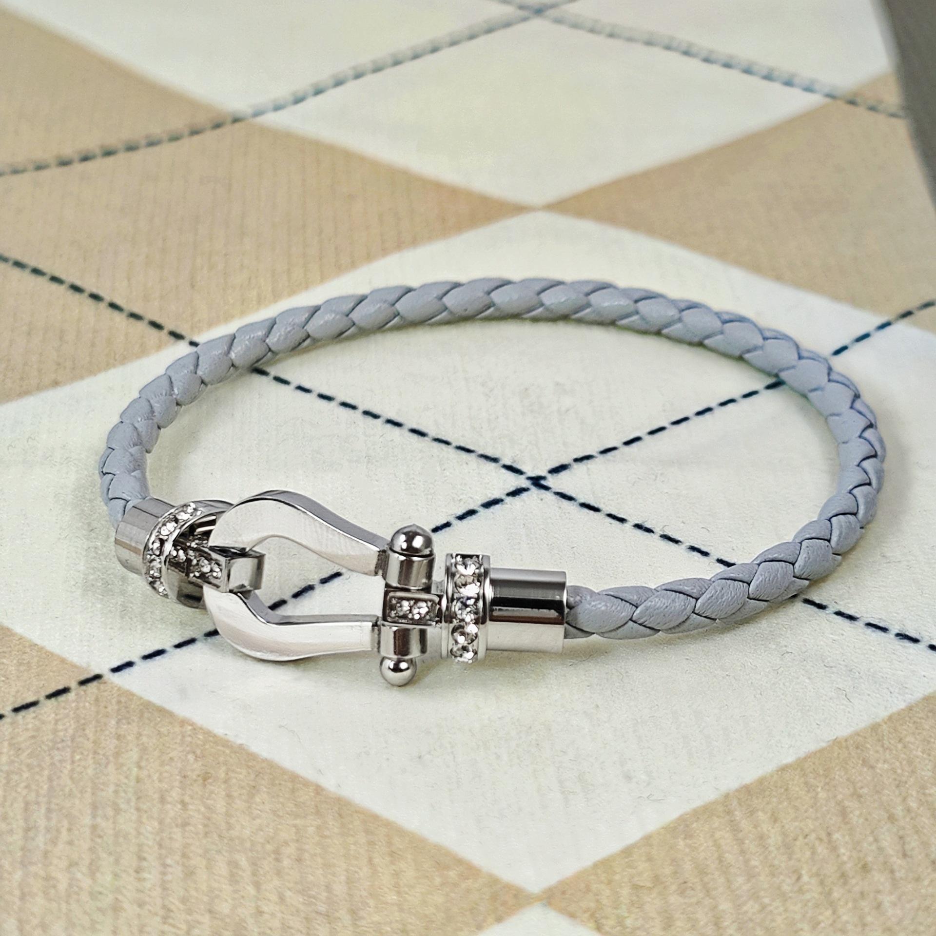 2026 Bracciale alla Moda e Semplice a Forma di U Micro-intarsiato Mezzo Mattone Fibbia Magnetica Fibbia a Ferro di Cavallo Corda di Cuoio Intrecciata Unisex 19.5cm