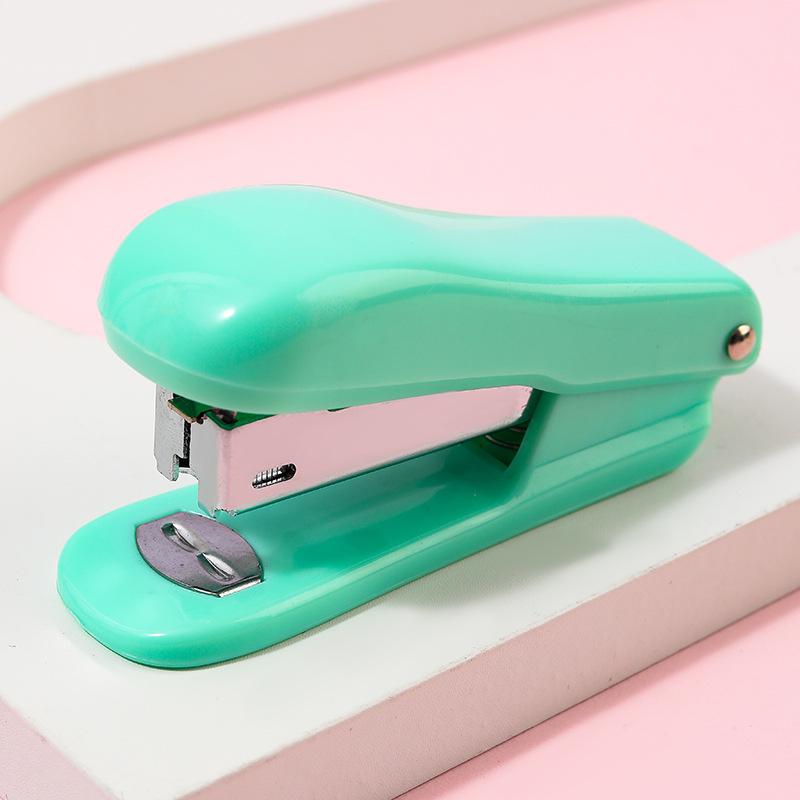 Barevná sešívačka na makronky: Kompaktní, pracná ruční sešívačka pro studenty a malé kanceláře