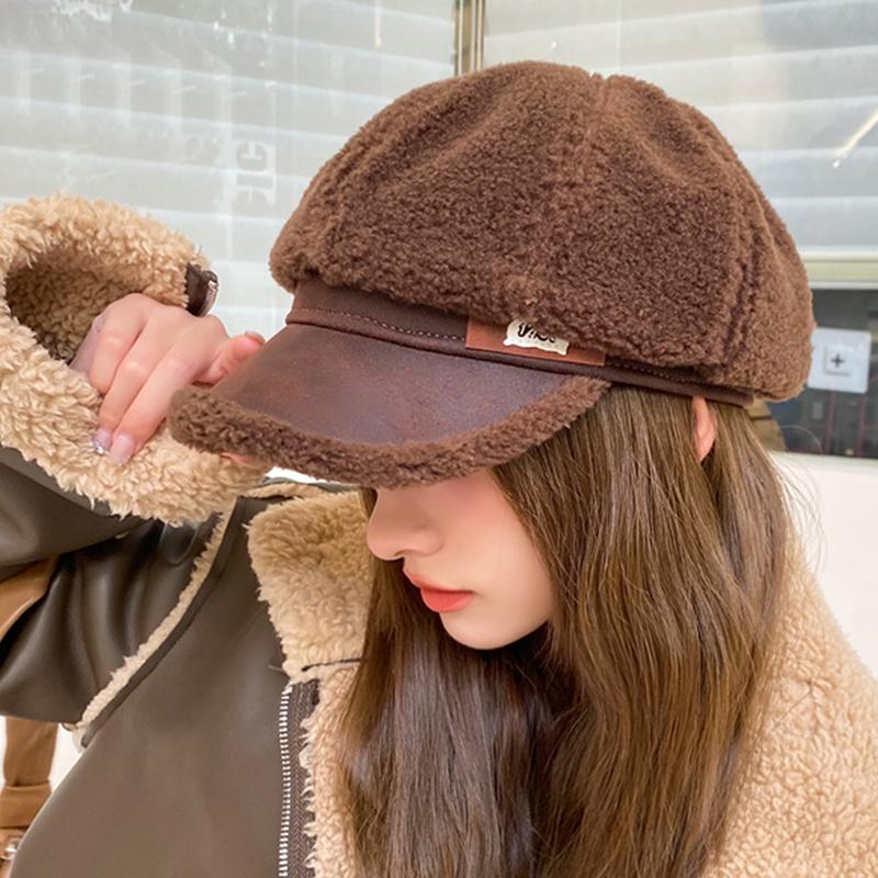Lamb Hair Octagonal Hat for Women's Korean Fashion Duck Tongue Hat with Plush Bud Hat, Fashionable British Retro Artist Hat