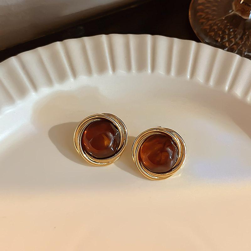 Maillard coffee color amber earrings women's autumn and winter high-end commuter style earrings light luxury niche design earrings