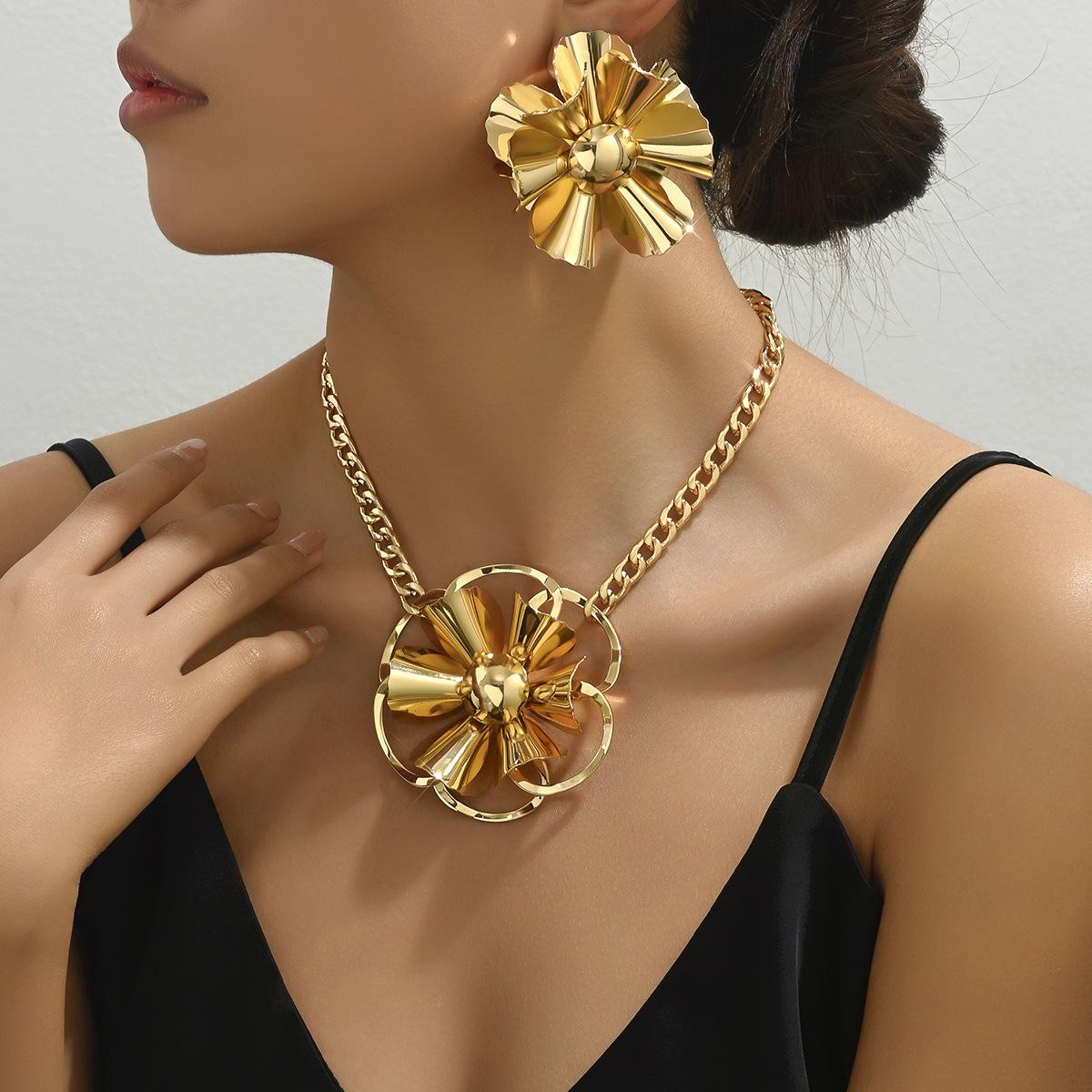 

Простые модные легкие роскошные цветочные ожерелья серьги женские индивидуальные преувеличенные серьги-гвоздики дизайн универсальная цепочка на шею