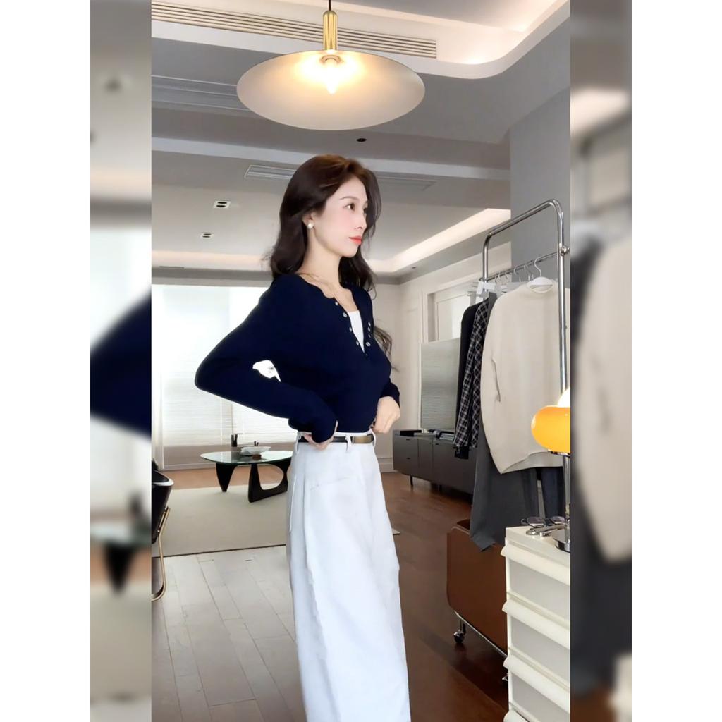 Navy Blue Slim-fitting Short Fake Two-piece Bottoming Knitted Sweater, Autumn and Winter New Contrasting Color Nail-button Sweater, Inner Top Women