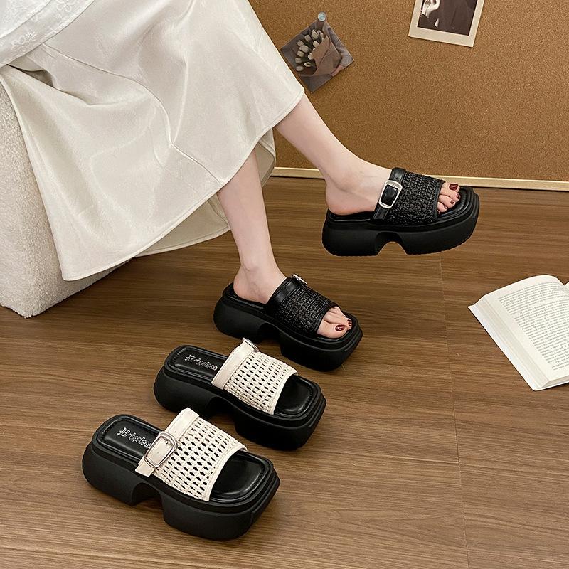 One-pedal summer outer height-increasing slippers women's thick bottom high-end wear weaving 2025 new one-word beach sandals tide