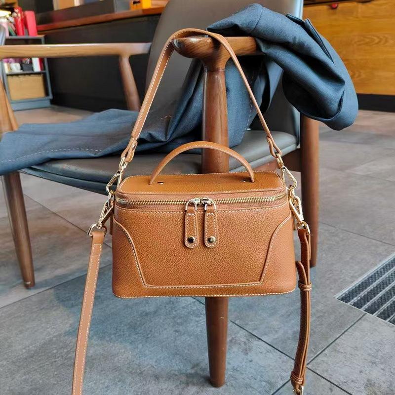 25 New Style Real Leather Women's Bag TC Top Layer Cowhide Metal Buckle Decoration Color Fashion Retro Handheld  Shoulder Bag