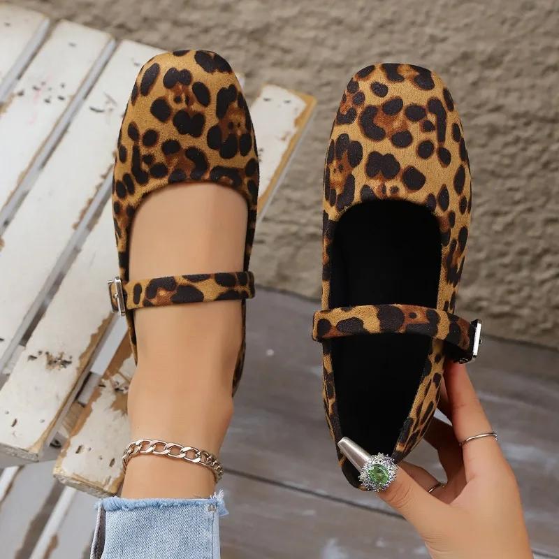 Fashion 2025 New Women's Slip-On Flat Shoes with Buckle Comfortable Casual Loafers Wide Width Light Weight Ladies Flats Best Seller