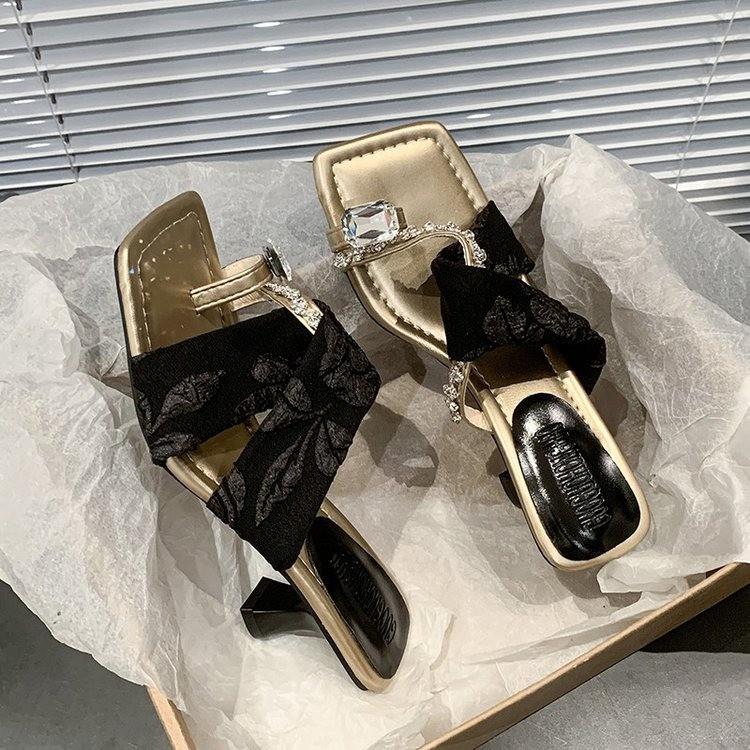 New pattern cross word with cool slippers women's summer wear flat bottom soft bottom beach home slippers women