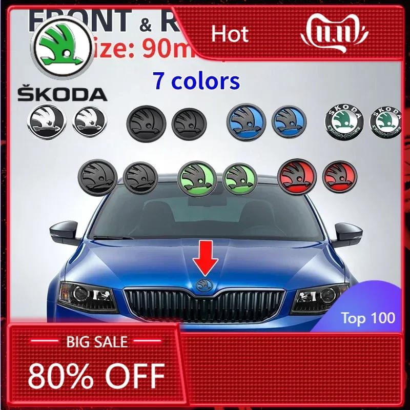 Samolepka na auto Skoda 2026 Horké 2ks 80mm/90mm 3D Znak auta Odznak Kapota Přední Zadní Kufr Logo Pro Skoda Fabia 1 2 Octavia a7 RS Super
