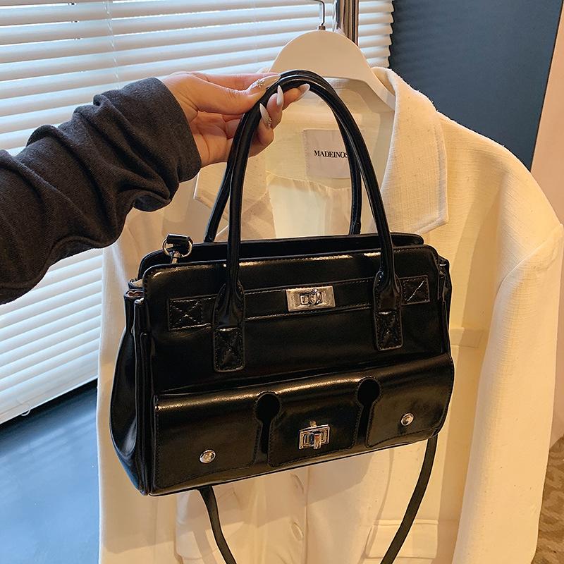 

Niche design handbag women s new retro fashion messenger bag trendy cool texture underarm bag чорний