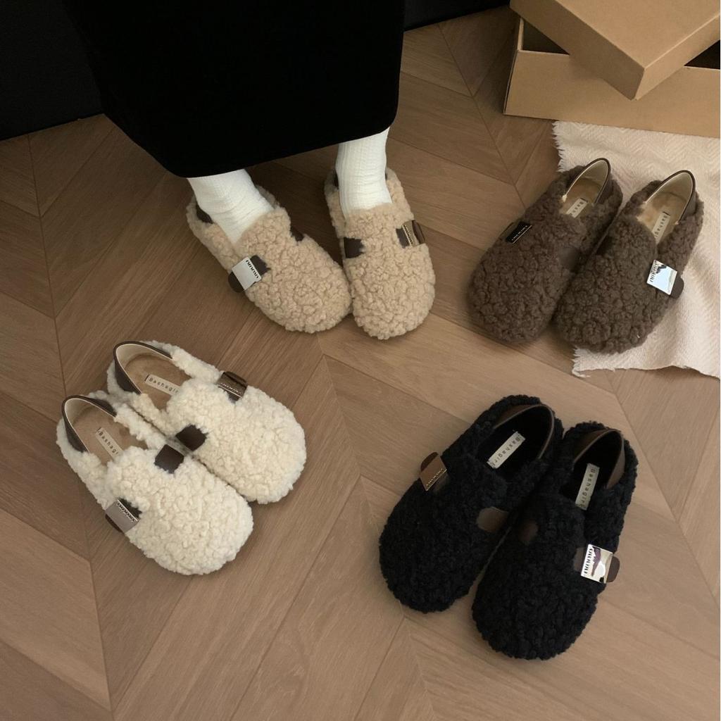 In the Autumn and Winter of 2026, the New Loafers Are Women's Warm and Plush Lamb Wool Shoes, and the Fairy Can Step On the Heel Belt Buckle Beans.