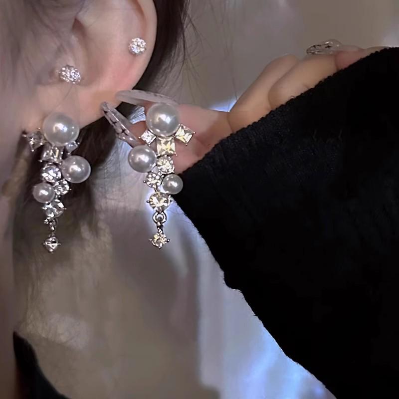 Spicy Girl Vibe: 2025 Sweet & Cool Niche Tassel Earrings - Chic & Slimming Long Design