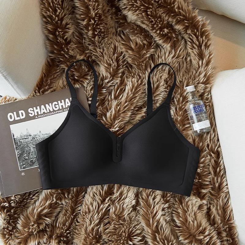 Traceless underwear, women's small breasts gather, big breasts show small, thin anti-sagging latex bra, fixed cup, no steel ring bra.