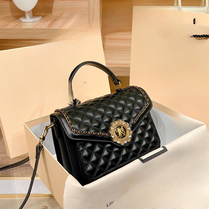 

Маленькая квадратная сумка из натуральной кожи для женщин с высококачественной текстурой. Сумки-тоуты. Популярная в этом году летняя сумка через плечо. чёрный