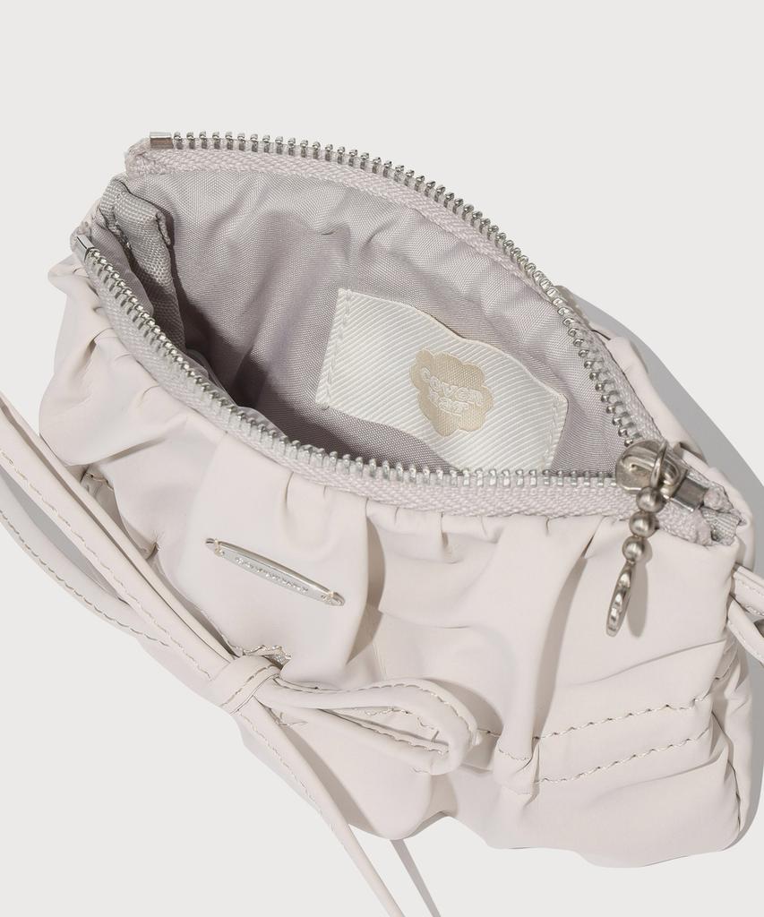 COVERNAT WOMAN Clover Heart Shirred Ribbon Handle Pouch Light Beige