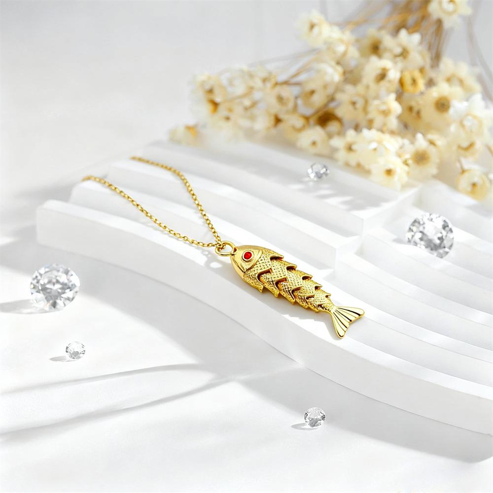 European Retro Koi Titanium Steel Necklace - Elegant Gold Swingable Design