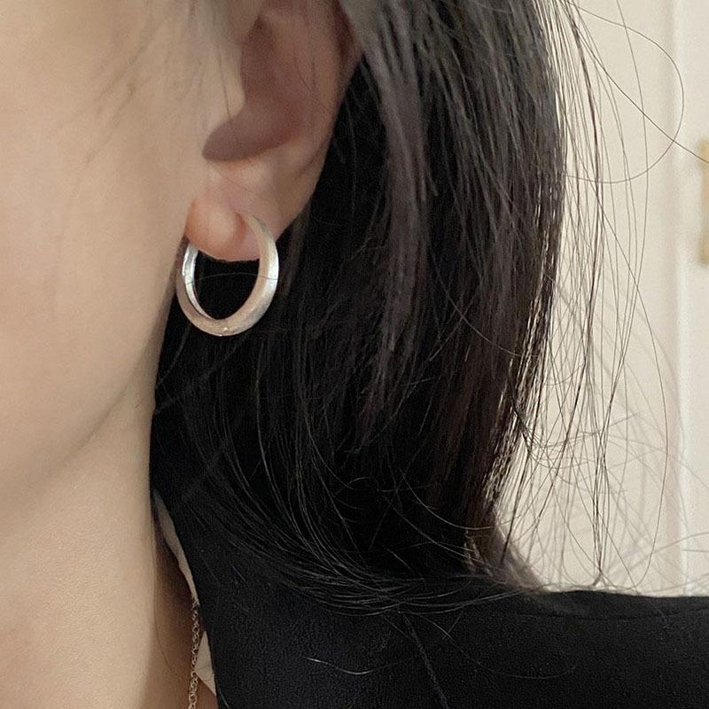 

Minimalist Brushed Hoop Earrings Matte Texture Metal Circle Ear Cuff for Women Ins Simple