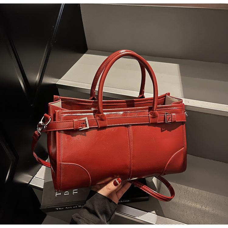 

Новая ручная сумка подмышку, модная контрастная женская сумка через плечо из масляной вощеной кожи большой вместимости бордовый