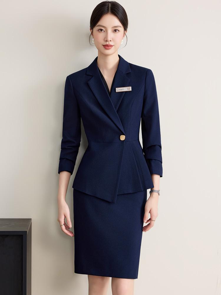 Elegant Black Long-Sleeve Professional Women's Suit Jacket for Beauty Salons